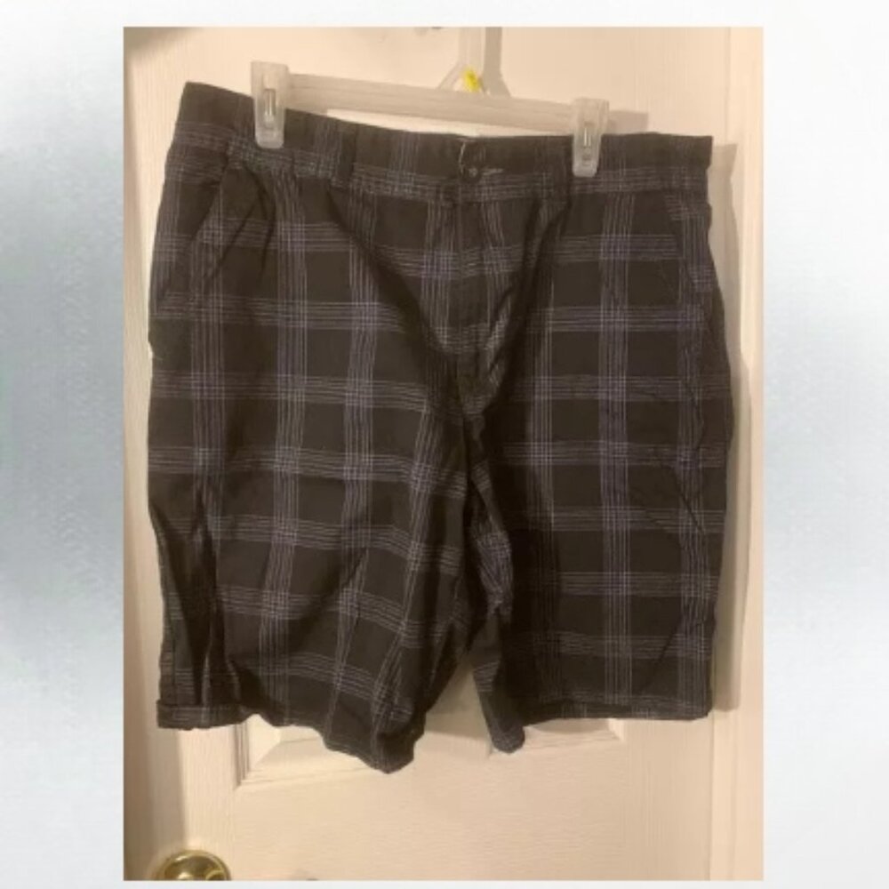 OP men's Black cargo shorts size 36